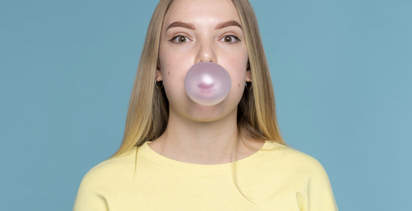 Masticare Gum: Benefici e Possibili Effetti Collaterali sulla Salute Dentale