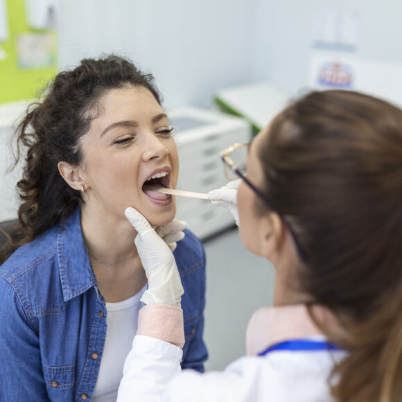 Infezioni Fungine Orali: Perché Sono Più Comuni in Estate e Come Trattarle